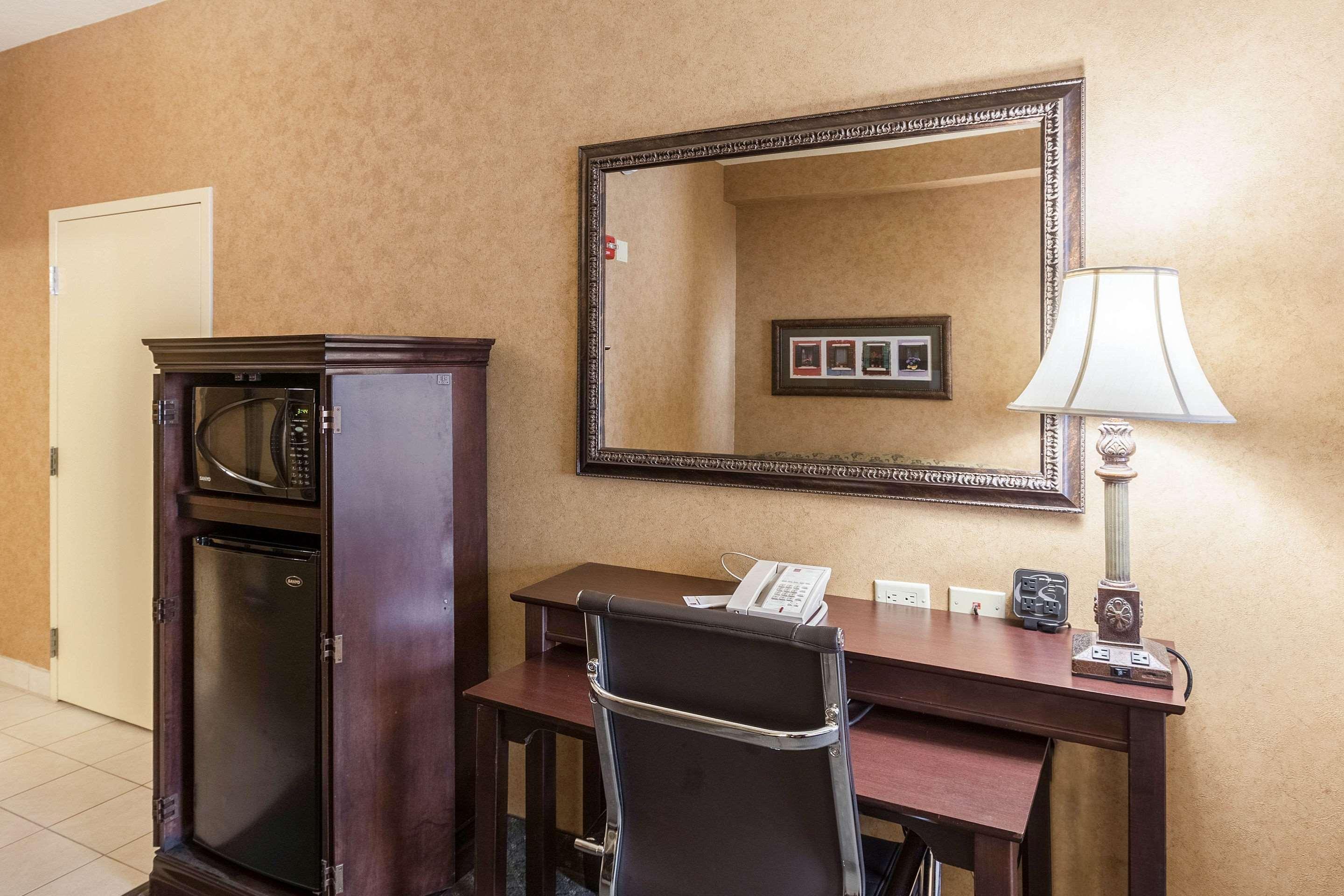 Comfort Suites Alamo-River Walk Сан-Антонио Экстерьер фото