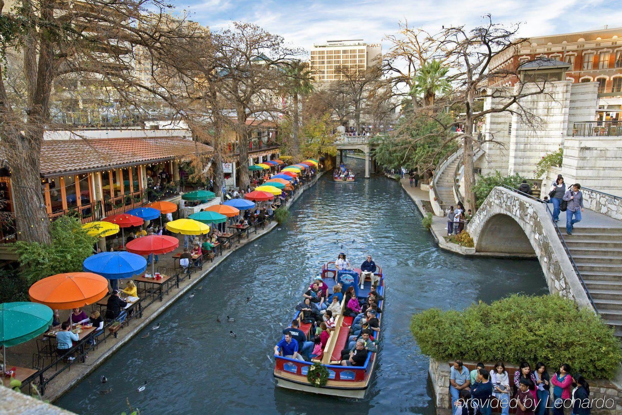 Comfort Suites Alamo-River Walk Сан-Антонио Экстерьер фото